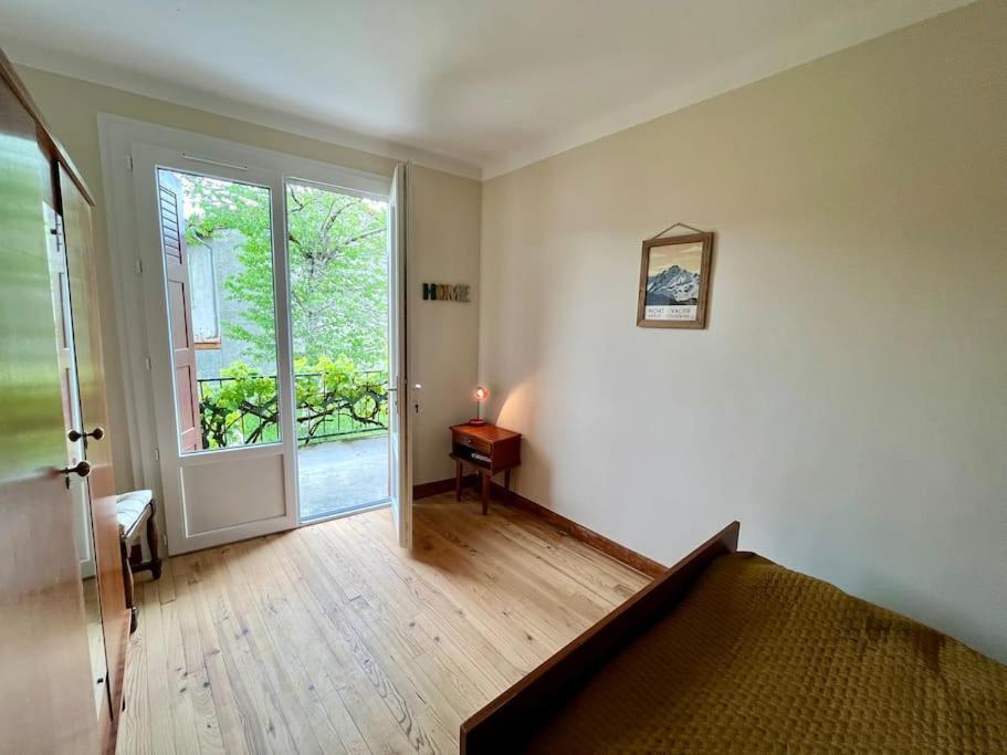 La Petite Ourse Maison De Village A Oust Exterior foto